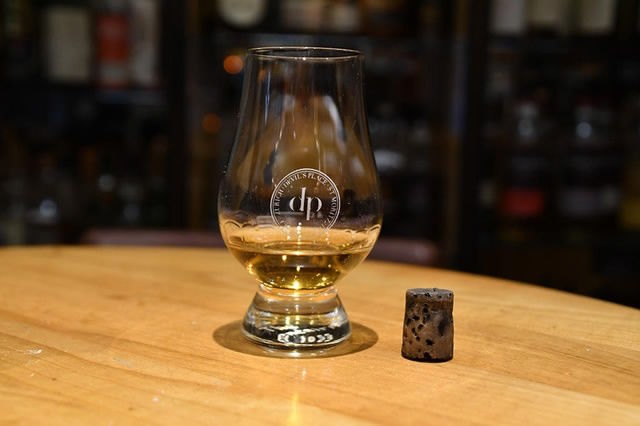 du khach trung quoc manh tay chi hon 240 trieu dong cho mot ngum ruou whiskey o thuy si