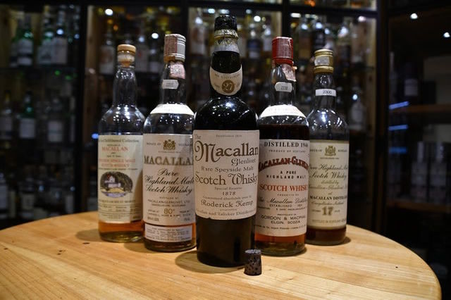 du khach trung quoc manh tay chi hon 240 trieu dong cho mot ngum ruou whiskey o thuy si
