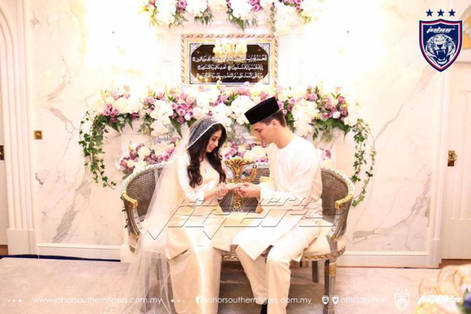 cong chua malaysia hanh phuc trong le cuoi voi thuong dan la cau thu bong da