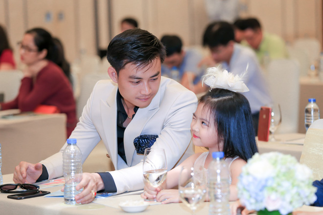 nguyen hai phong tham gia bo oi minh di dau the mua 4 kho khan cua toi la tron tria qua
