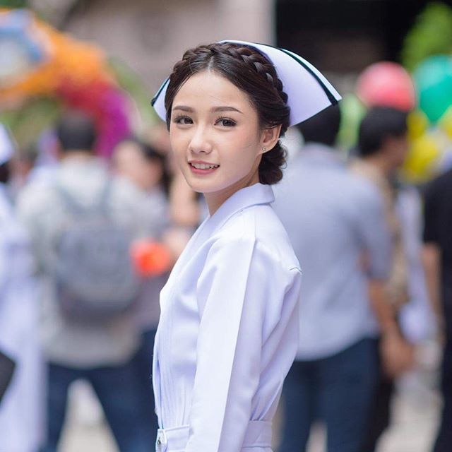 nu y ta dep nhat thai lan lai phu song khap cac mang xa hoi vi ve ngoai nhu nu than