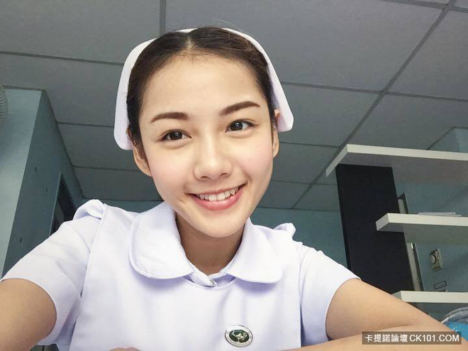 nu y ta dep nhat thai lan lai phu song khap cac mang xa hoi vi ve ngoai nhu nu than