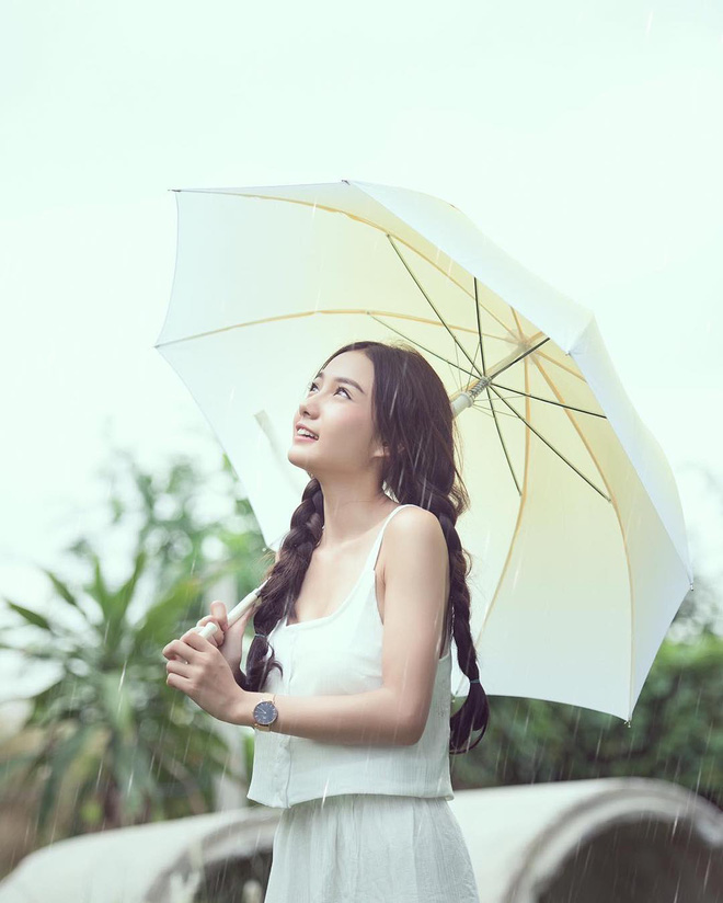 nu y ta dep nhat thai lan lai phu song khap cac mang xa hoi vi ve ngoai nhu nu than