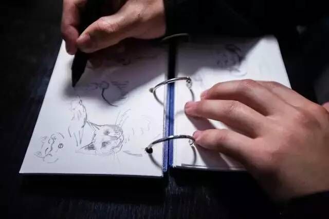 vi muon mang lai bat ngo cho ban gai nam sinh truong my thuat dung 18 trieu tien son moi de lam viec nay