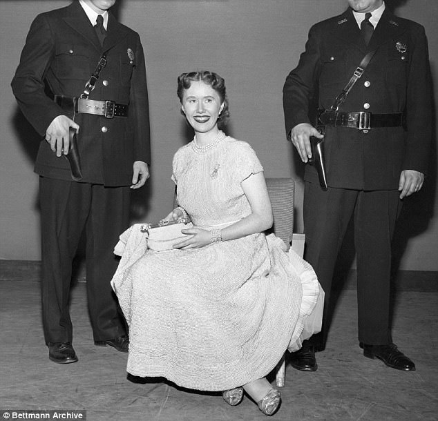 getty images tiet lo danh sach 10 chiec vay dam dat nhat moi thoi dai