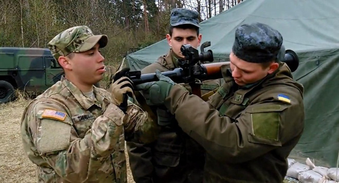 khong chi lo mieng co the cung cap vu khi sat thuong cho ukraine nato da lam that