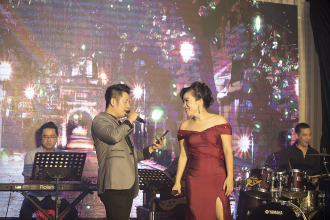 nhat thuy idol dien dam duoi ca dep long lay