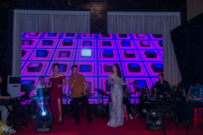 nhat thuy idol dien dam duoi ca dep long lay