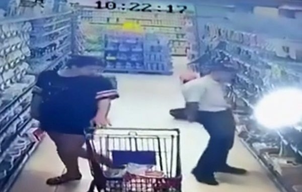 trung quoc ke benh hoan nhin trom duoi vay phu nu voi toc do anh sang