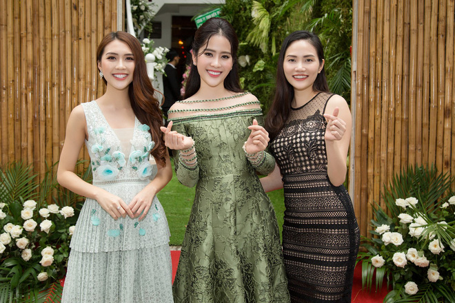 hoa khoi nam em tuoi tan do sac cung dan hoa hau xinh dep