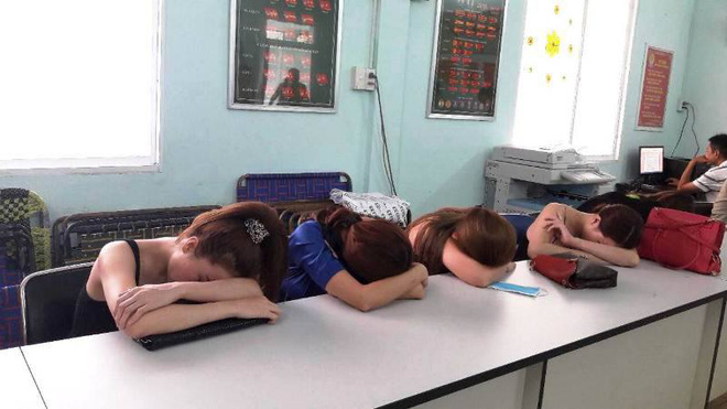 duong day hoa khoi ban dam nghin usd o sai gon cac nguoi dep gui anh sexy chao hang truoc khi di khach
