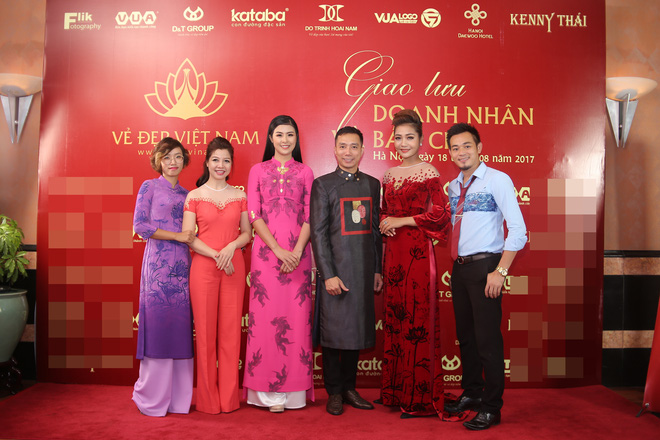 hoa hau ngoc han mac ao dai dat vang 9999