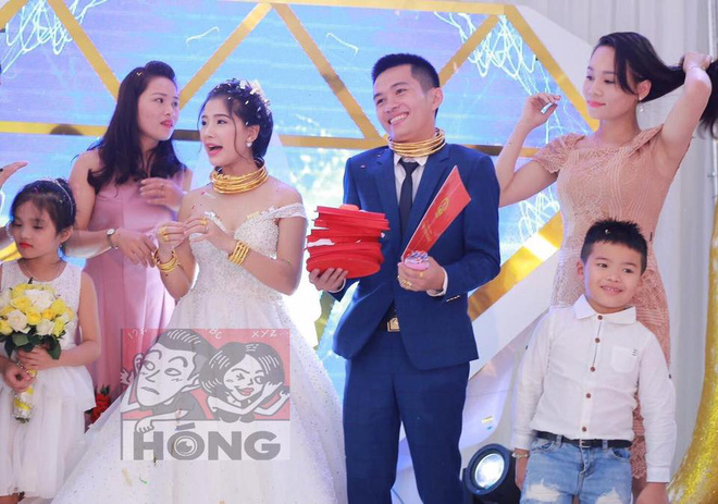 dam cuoi sieu khung o nghe an co dau chu re kieng vang deo day co duoc tang ca biet thu o to