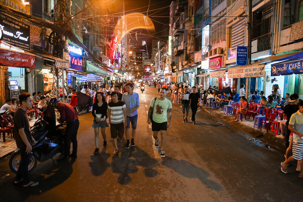 du khach co the gui xe o dau khi den pho di bo bui vien trong ngay khai truong