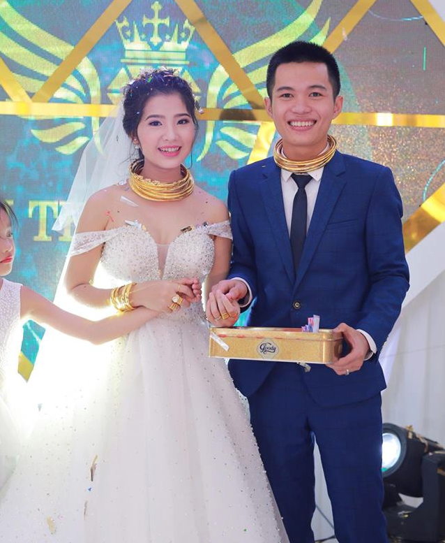 chu re trong dam cuoi sieu khung o nghe an chuyen trao vang la tuc le o que chung toi khong khoe khoang