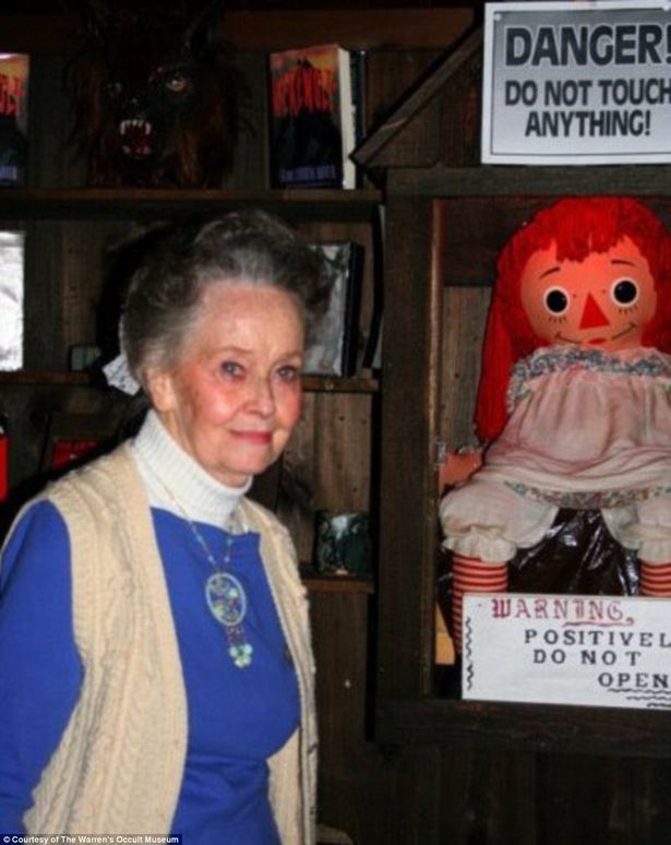 dot nhap vao bao tang huyen bi noi dang giam giu bup be annabelle that