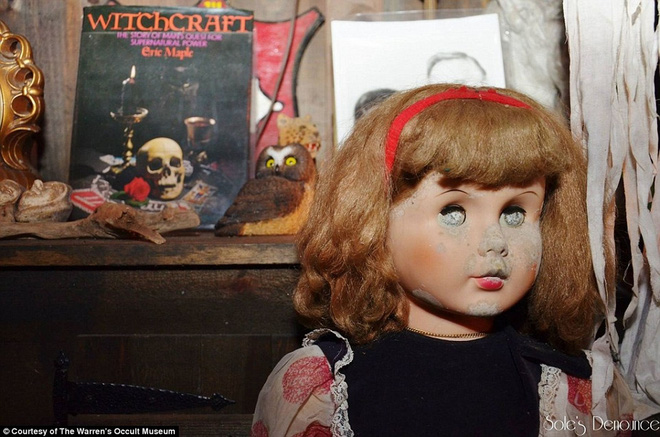 dot nhap vao bao tang huyen bi noi dang giam giu bup be annabelle that