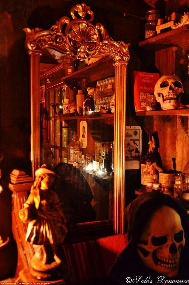 dot nhap vao bao tang huyen bi noi dang giam giu bup be annabelle that