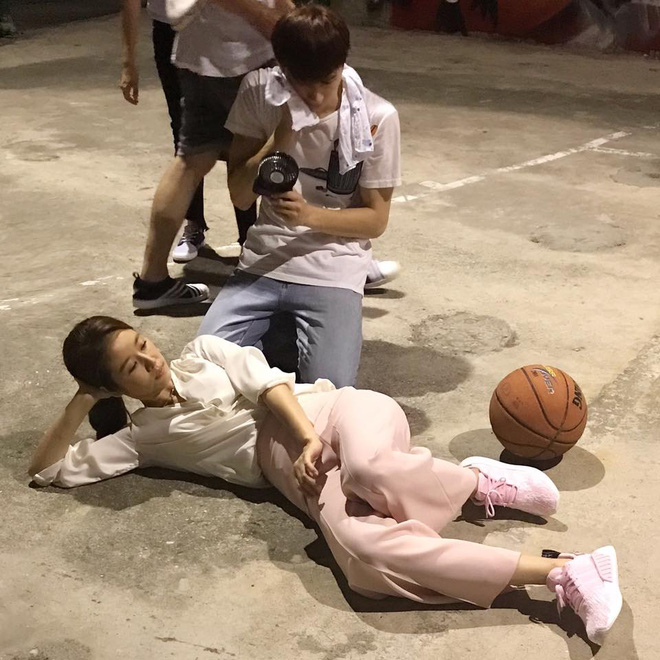 lam tam nhu gay cuoi khong ngot khi nam bet tren phim truong