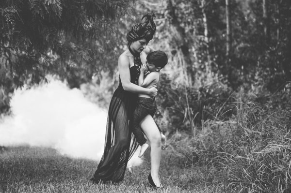 cau chuyen ngot ngao phia sau buc hinh ba me tien hac am cho con bu