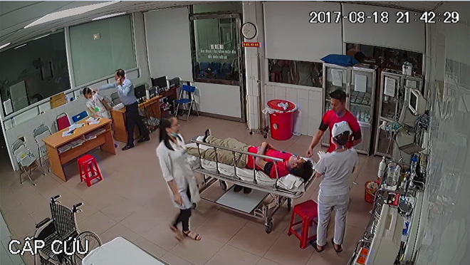 vu hanh hung nu bac sy cap cuu toi danh la do qua nong nay
