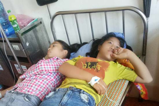 dan nuoc tu khe doi ve dung 13 nguoi o son la bi ngo doc