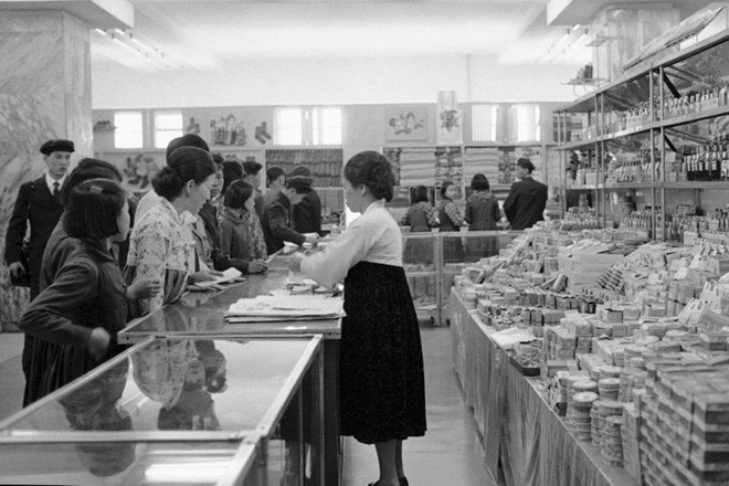 trieu tien bao dong dong chay ngam khi nguoi tre thich vay ngan phim han va me kiem tien