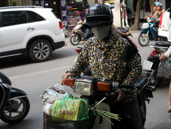 gan 2 thang moi den ram thang 8 banh trung thu da ruc rich duoc bay ban khap cac neo duong