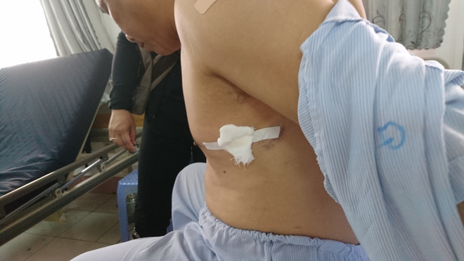 tphcm nguoi dan ong vao phong cap cuu van bi nhom thanh nien truy sat