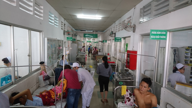 tphcm nguoi dan ong vao phong cap cuu van bi nhom thanh nien truy sat