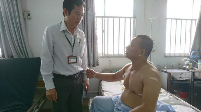 tphcm nguoi dan ong vao phong cap cuu van bi nhom thanh nien truy sat