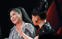 viet huong hong van thay hoai linh ngoi ghe nong buoc nhay ngan can