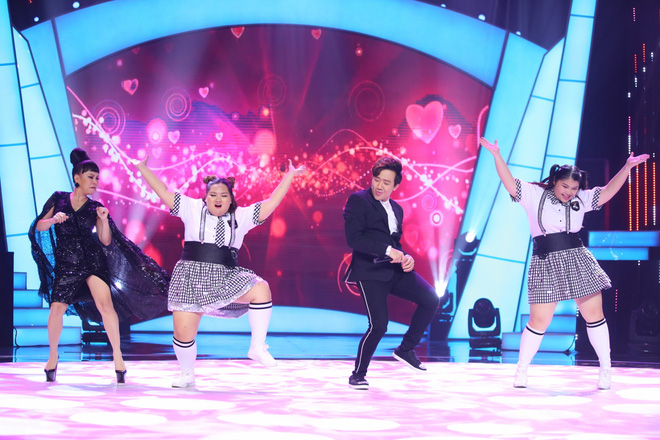 viet huong hong van thay hoai linh ngoi ghe nong buoc nhay ngan can