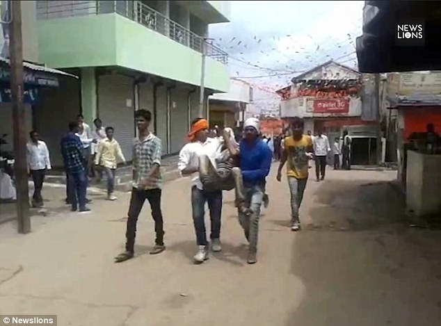 an do hon 400 nguoi bi thuong trong le hoi nem da truyen thong