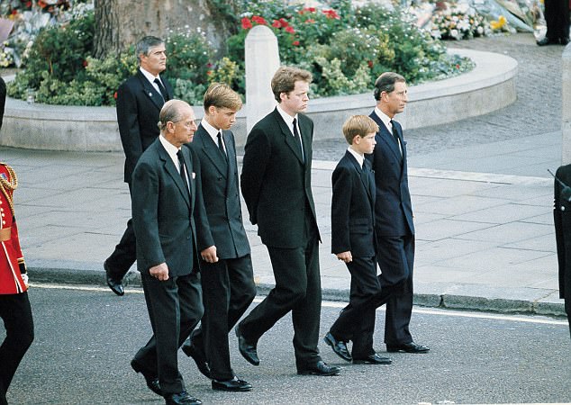 thu ky rieng cua co cong nuong diana tiet lo nhieu bi mat giau kin ve doi tu cua ba