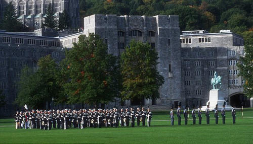 phu nu da mau dau tien chi huy hoc vien quan su my west point