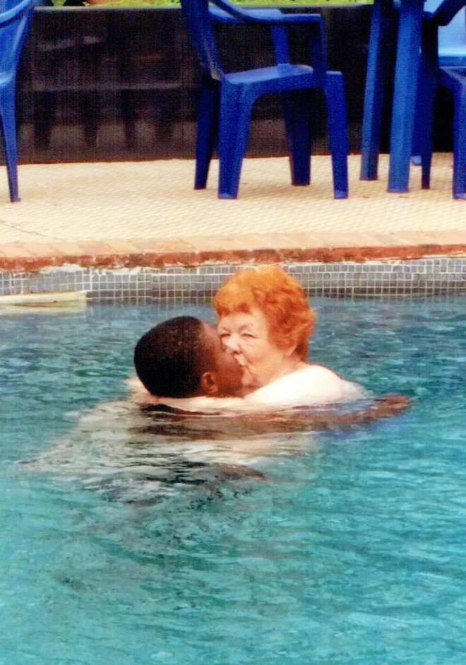 chuyen tinh xuyen luc dia vuot thoi gian cua cap doi may bay 72 tuoi phi cong 27 tuoi