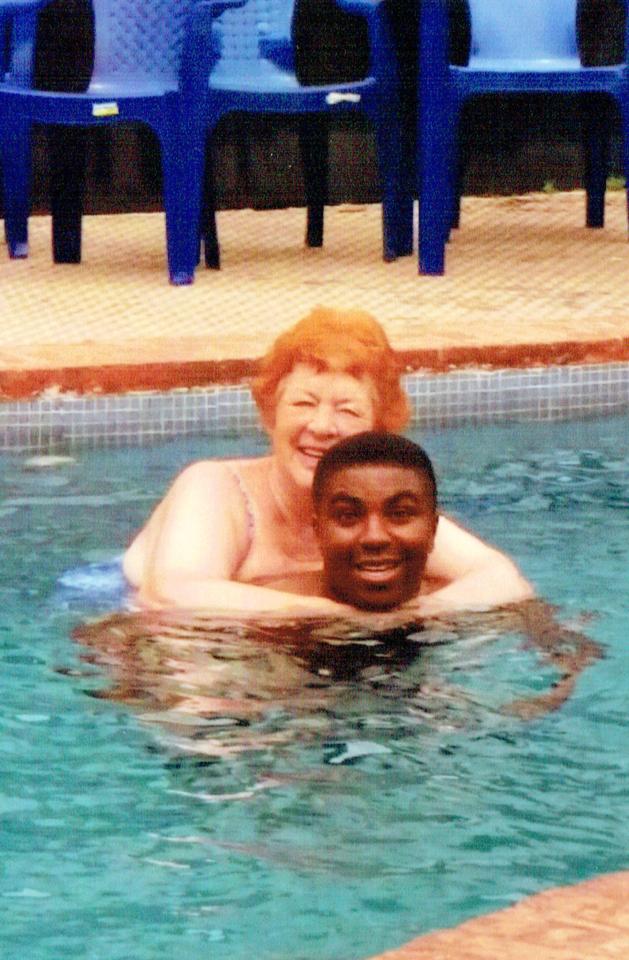 chuyen tinh xuyen luc dia vuot thoi gian cua cap doi may bay 72 tuoi phi cong 27 tuoi