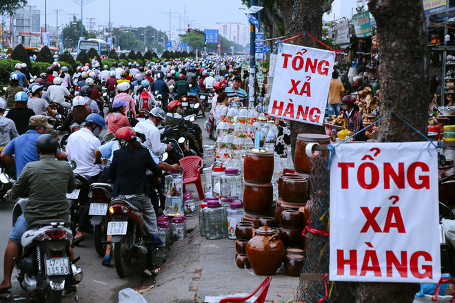 hang chuc gian hang gan san bay tan son nhat o at thanh ly cho ga cay canh giao thong sai gon hon loan