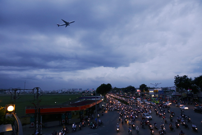 hang chuc gian hang gan san bay tan son nhat o at thanh ly cho ga cay canh giao thong sai gon hon loan