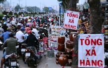 hang chuc gian hang gan san bay tan son nhat o at thanh ly cho ga cay canh giao thong sai gon hon loan