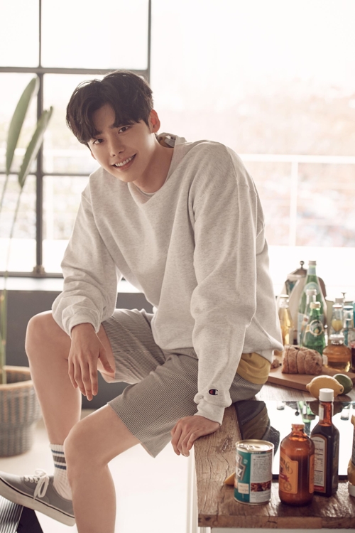 lee jong suk toi dong phim vi muon duoc len tv nhieu nhu bi rain