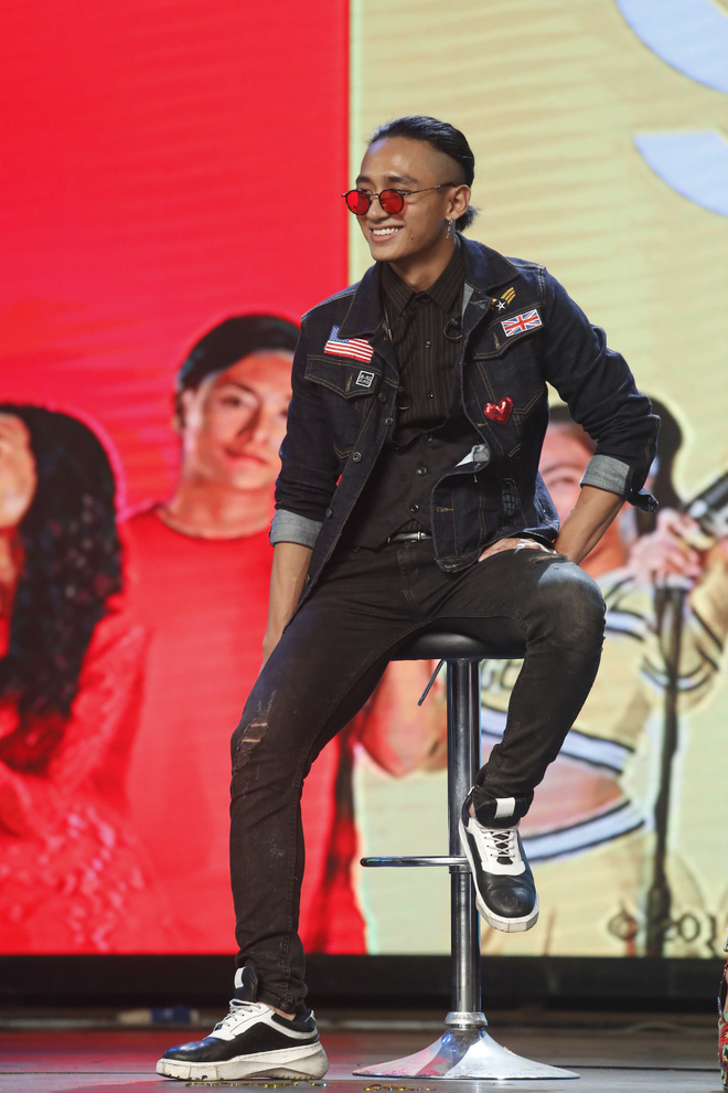 rocker nguyen noi ve nu hon nong bong voi angela phuong trinh trong glee