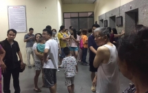 ha noi nguoi gia tre em chung cu cau giay hoang loan vi chap dien gay chay giua dem khuya