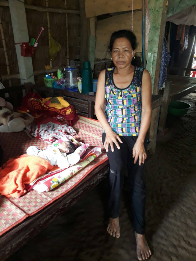 xot canh nguoi me dien u o cham con gai 10 ngay tuoi khong biet mat bo la ai vi bi hiep dam