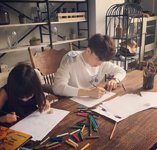 cuoi dau ruot voi tam su anh trai duoc me nhat ve tu bai rac suot ngay phai rua bat quet nha thay em gai