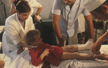 ca ekip mo tu bo nhung be gai tung bi bo vo tinh cat dut lia ban chan van chay nhay duoc nho mot nguoi