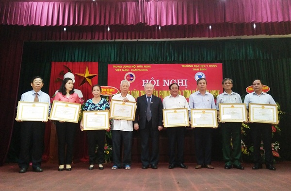 5 nam uom mam huu nghi gan 100 hoc sinh campuchia duoc nguoi viet cham soc do dau