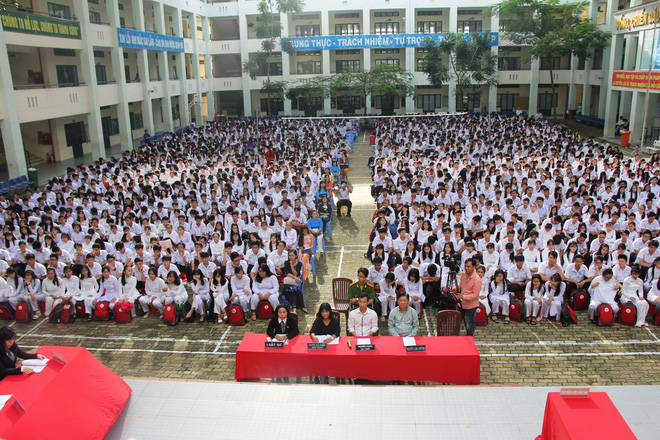 mau thuan tren facebook nam sinh phai nhan 2 nam tu vi danh ban chan thuong so nao