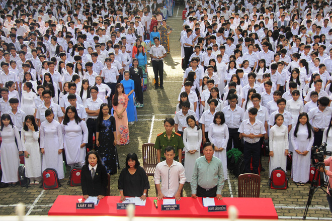 mau thuan tren facebook nam sinh phai nhan 2 nam tu vi danh ban chan thuong so nao